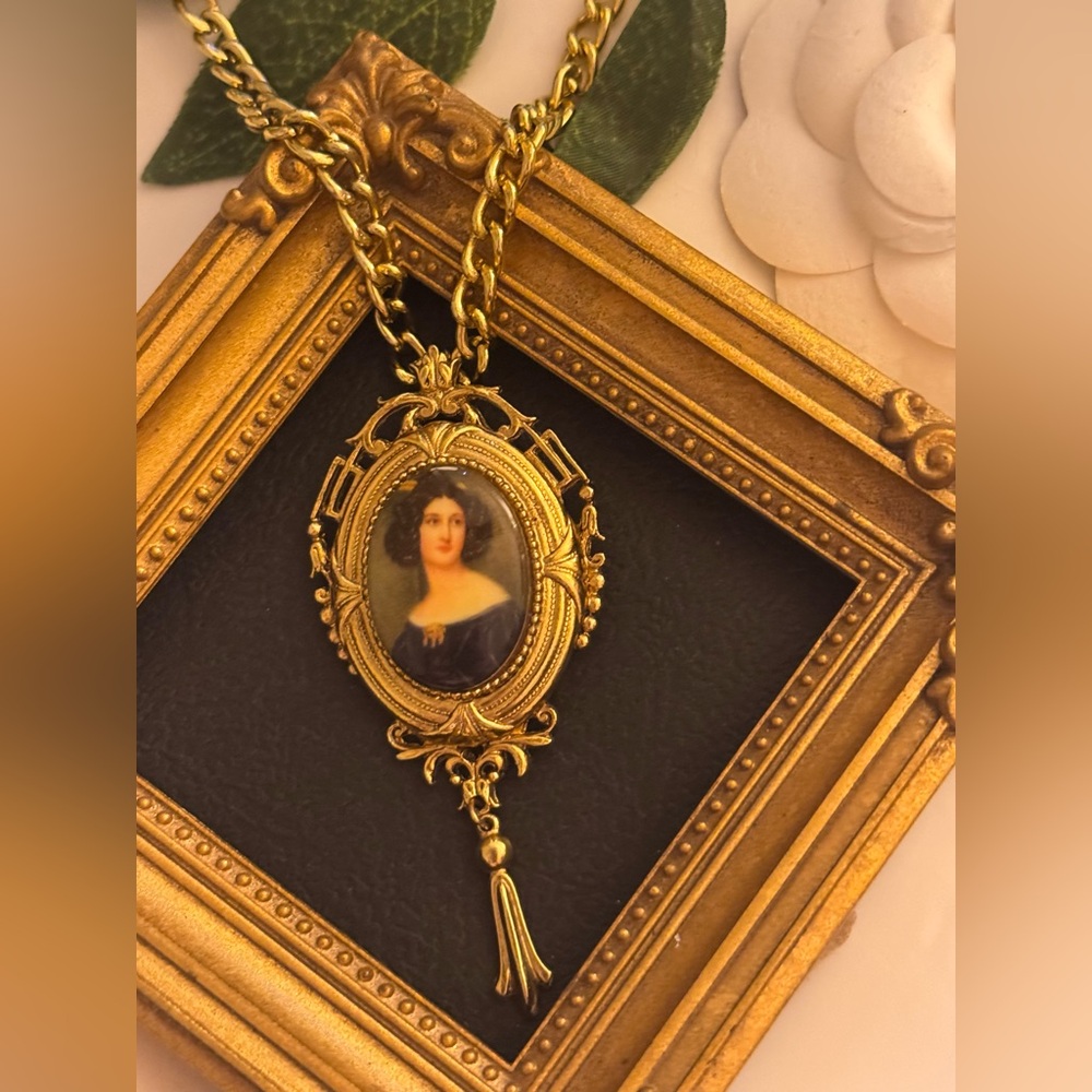Vintage ART Cameo Pendant/Brooch Necklace - Picture 5 of 15